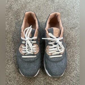 Nike Women’s Sneakers in Gray and Peach